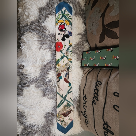 Gucci x Disney Limited edition Mickey Mouse silk twill scarf - Picture 4 of 12